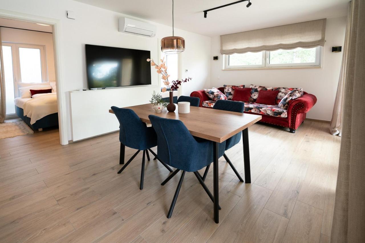 Apartments Kras 24 With Pool Sežana Eksteriør billede