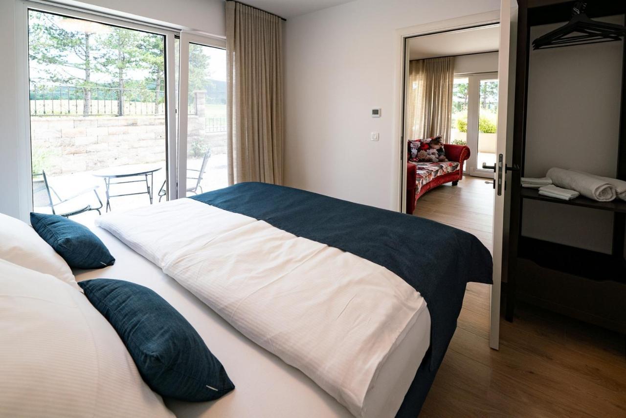 Apartments Kras 24 With Pool Sežana Eksteriør billede