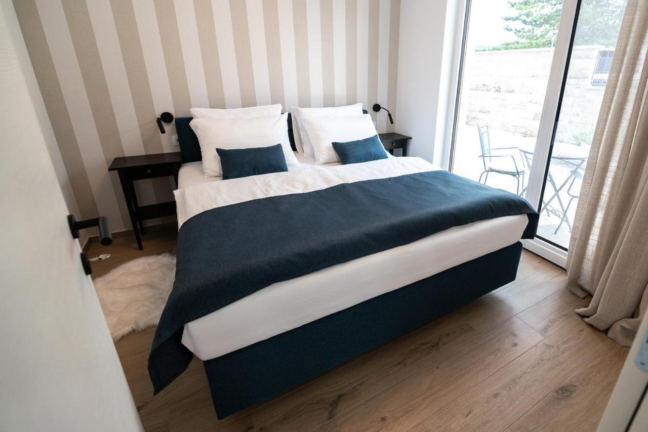 Apartments Kras 24 With Pool Sežana Eksteriør billede
