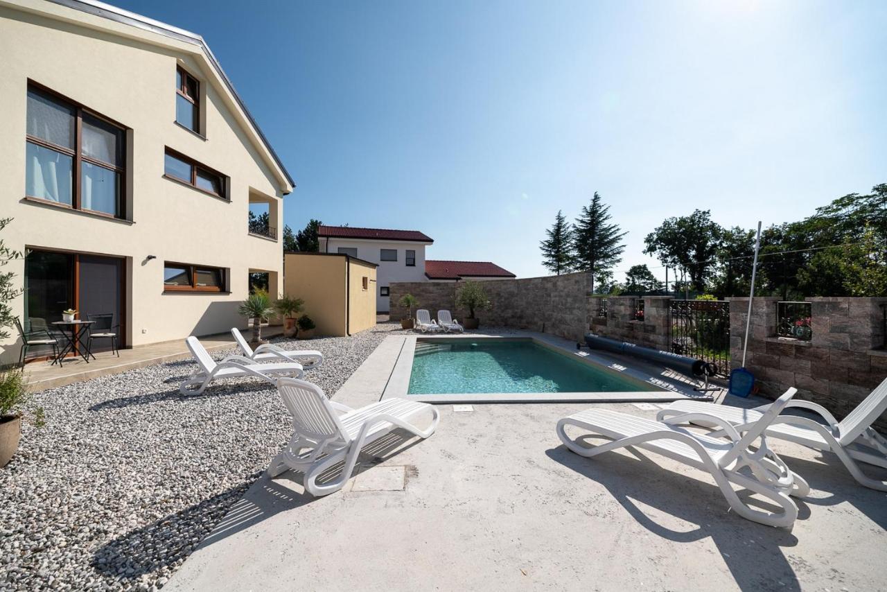 Apartments Kras 24 With Pool Sežana Eksteriør billede